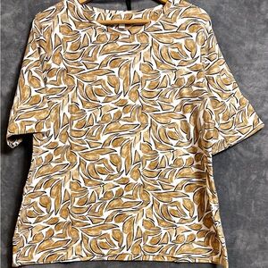 Chico's Tan and White Leaf Pattern Short Sleeve Tee